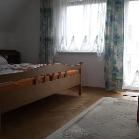 In Ruhiger Lage Mit Grossem Garten