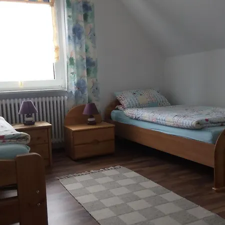 In Ruhiger Lage Mit Grossem Garten